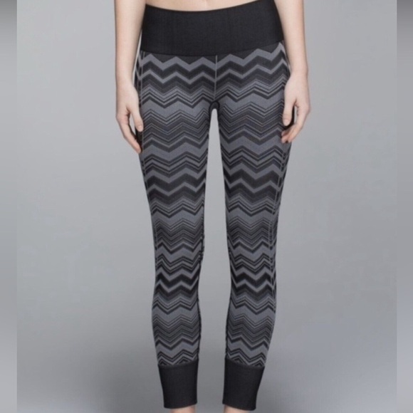 Lululemon Ebb to Street Gray Chevron Seamless Leggings sz 4 - Picture 3 of 13